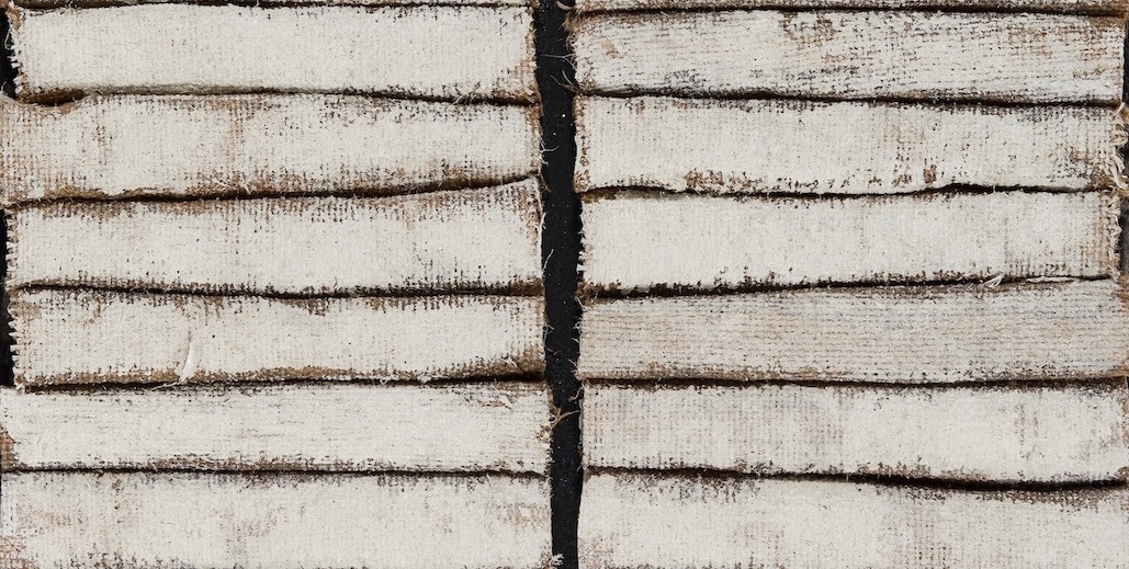 粗麻布的爆裂感與細棉布的靜謐:日本藝術家前川強個展,1960-至今