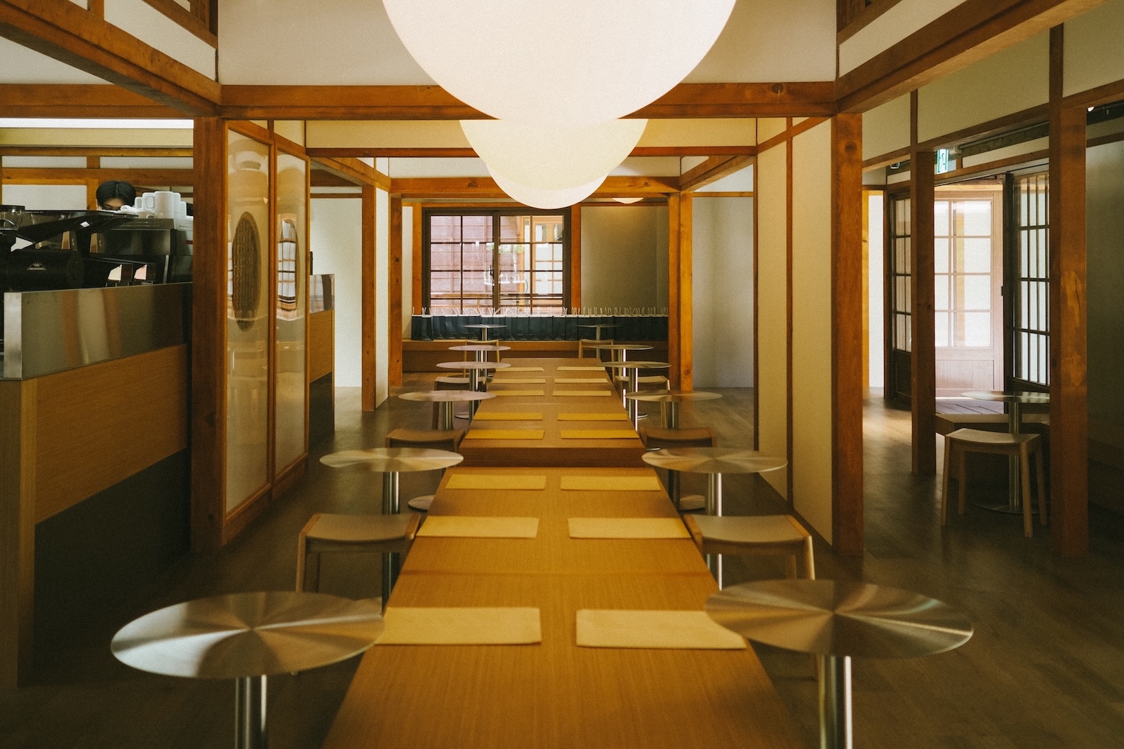 新加坡精品咖啡品牌 Alchemist 台北大安店：1930年日治官舍改建空間，三款 Signature Blends 與豆單