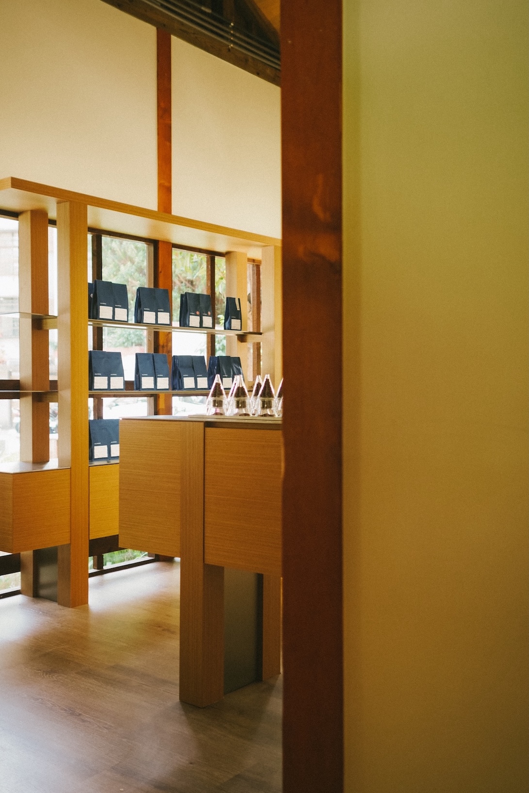 Alchemist 大安旗艦店座落於鄰近「光在錦町」園區，園區原為 1930 年日治時期官舍群，是台北現存規模最完整的日式歷史建築聚落之一