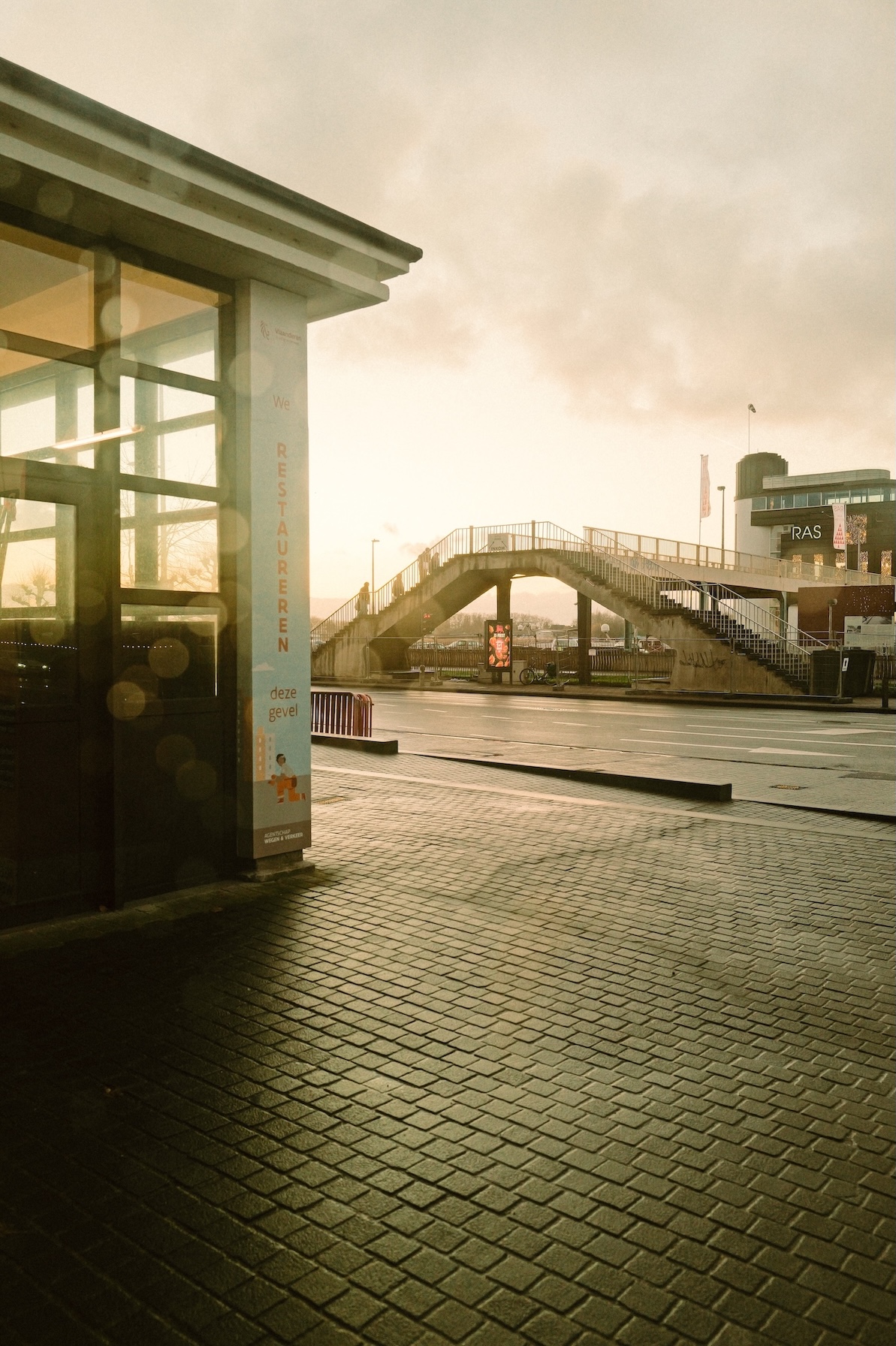 Sint-Annatunnel 的兩座地面入口建築，是 Emiel Van Averbeke 在安特衛普留下的最後幾件作品之一